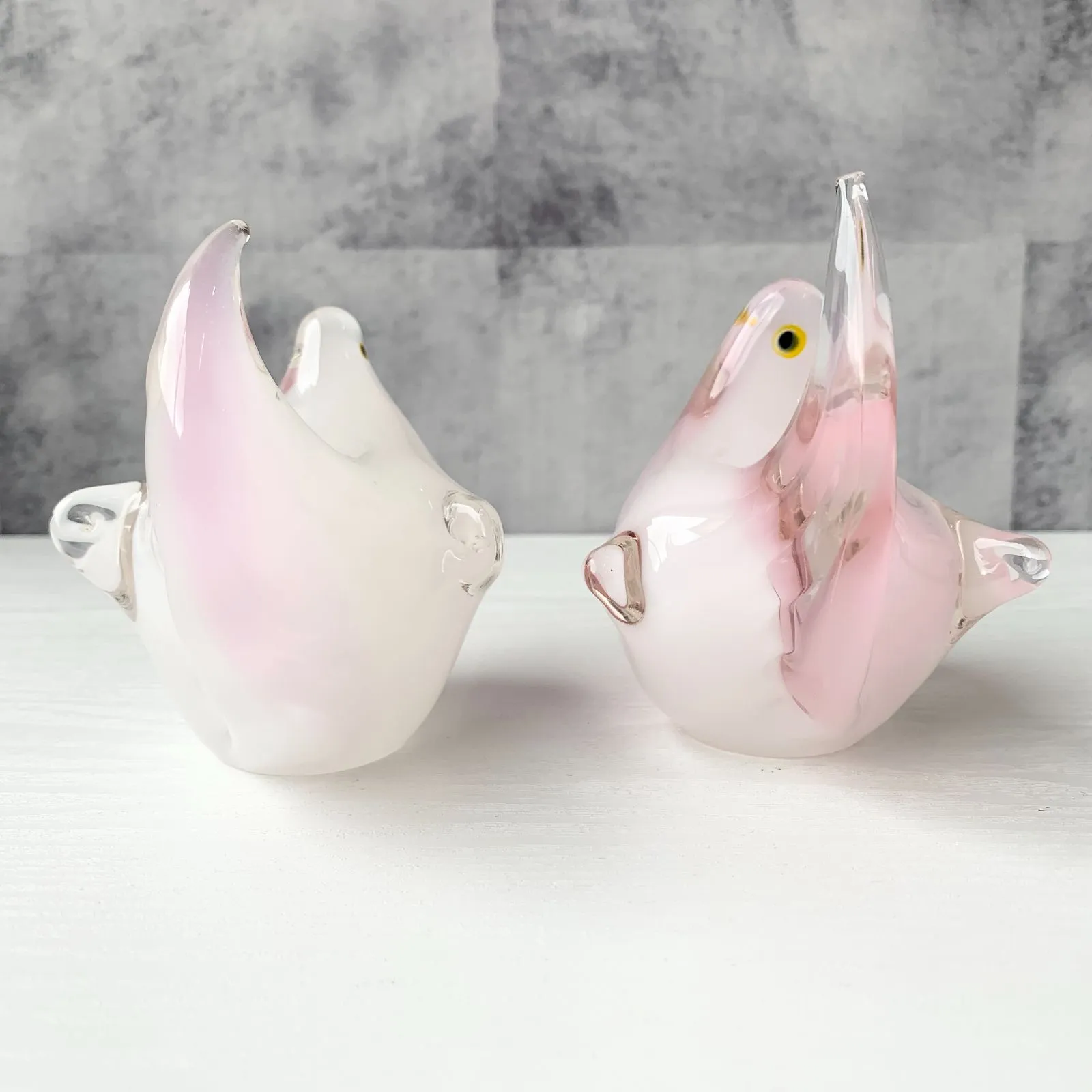 マルティグラス鳥の家族3羽綺麗なピンク