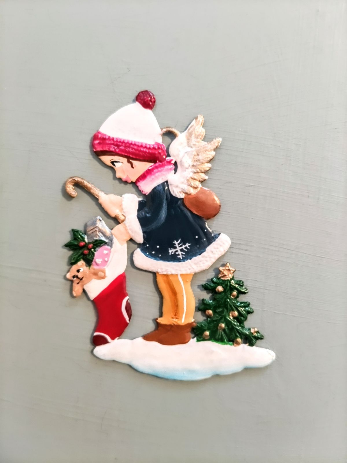 ドイツ工芸品 ギフトの靴下を持つ天使D 錫飾り クリスマス飾り ドイツ雑貨