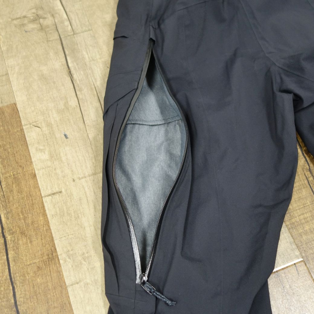 美品 アークテリクス ARCTERYX ソフトシェル パンツ WINDSTOPP