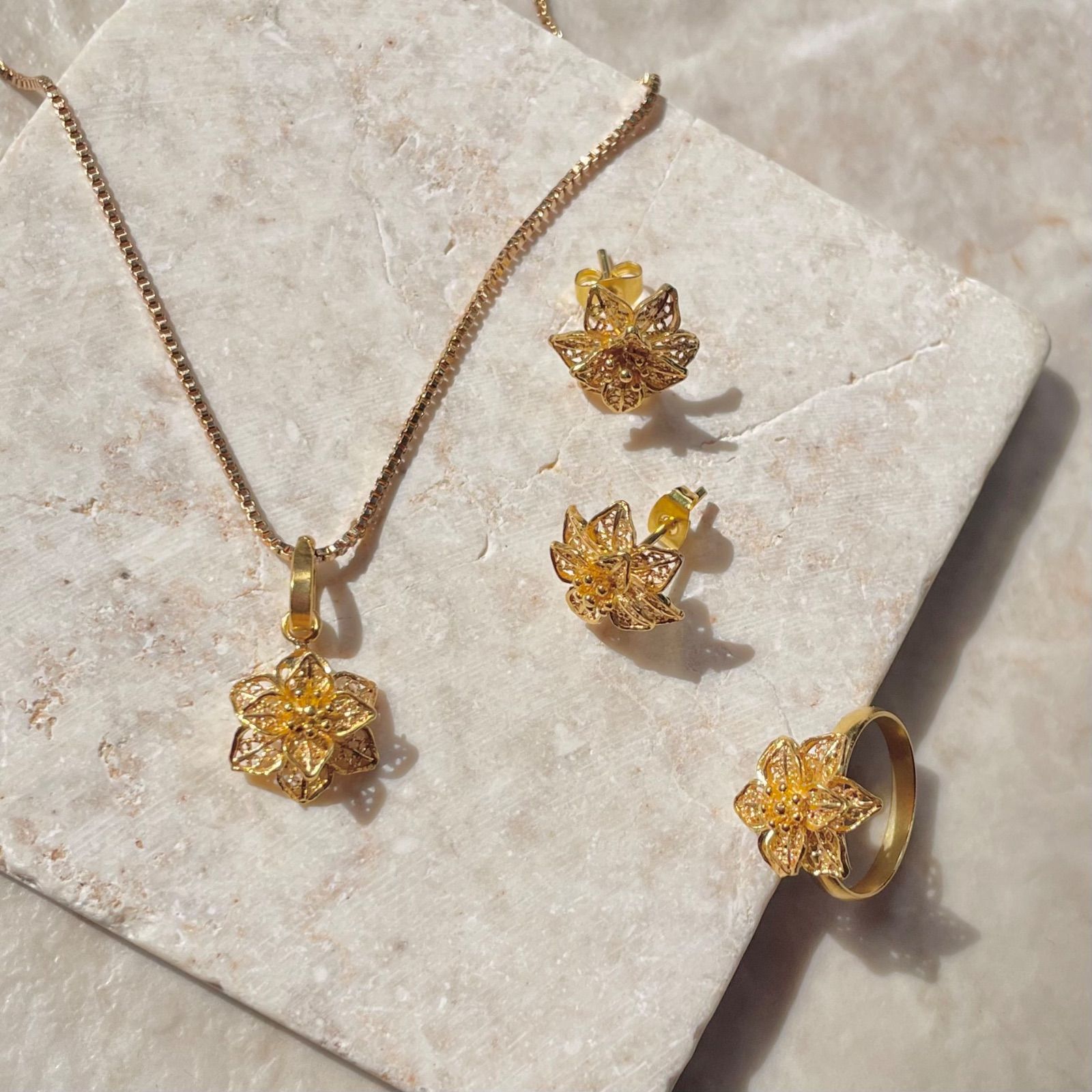 バリ島 ゴールド フラワー ピアス・リング・ネックレス set バリ舞踊