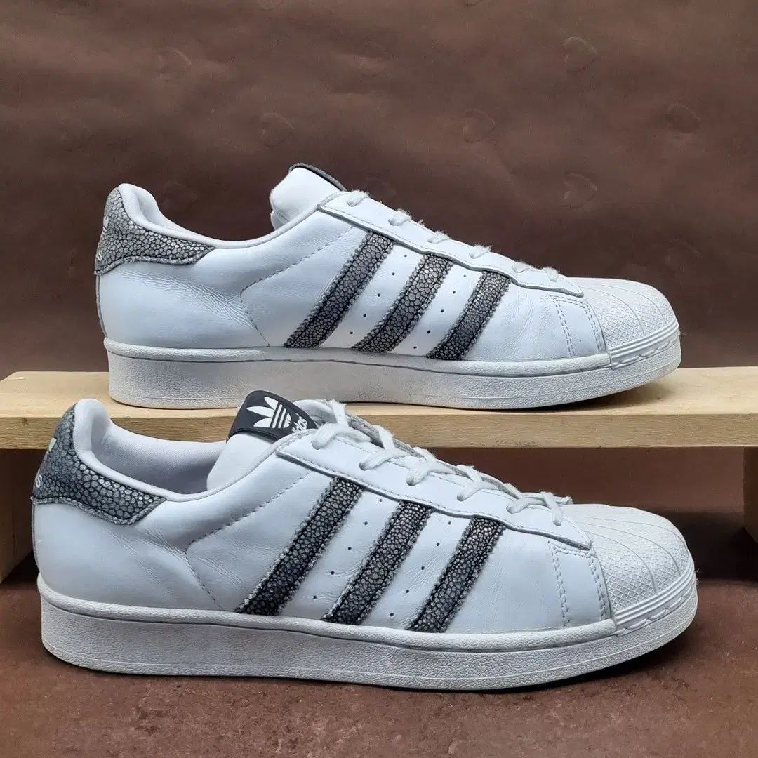 adidas アディダス スーパースター こけら板 スニーカー 250