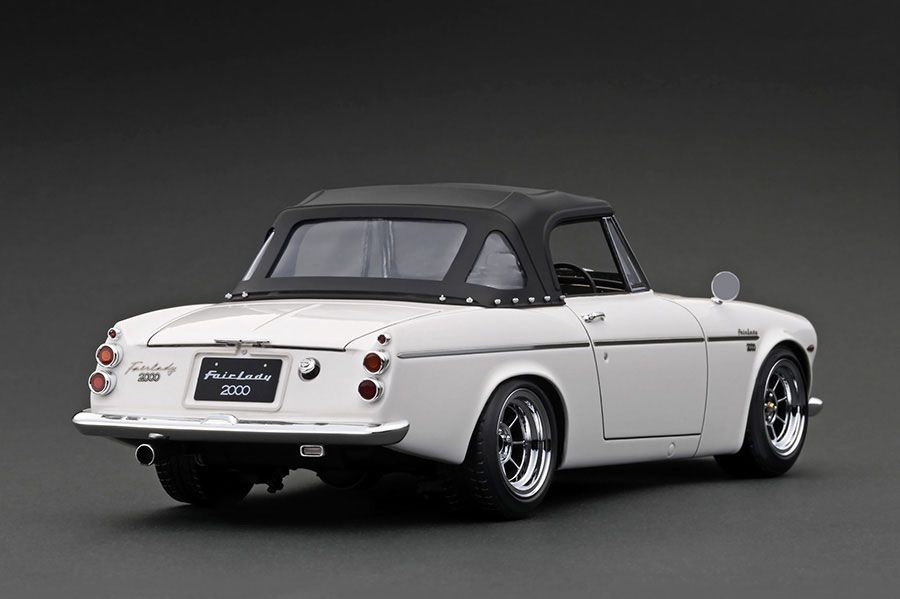 イグニッション モデル 1/18 ダットサン フェアレディ 2000 SR311
