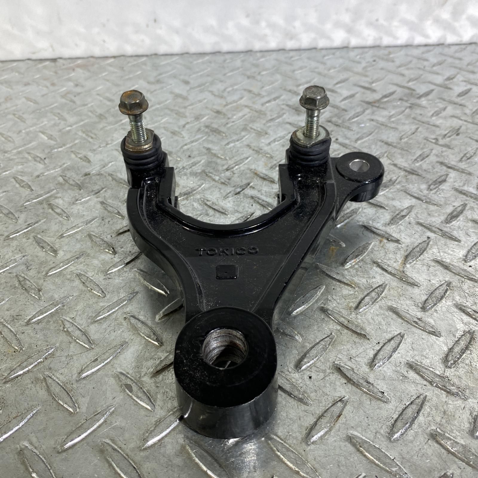 KAWASAKI Z400FX/Z550FX リアキャリパーサポート カワサキ [M-250326-54] KAWASAKI Z400FX//Z550FX リアキャリパー サポート カワサキ - メルカリ