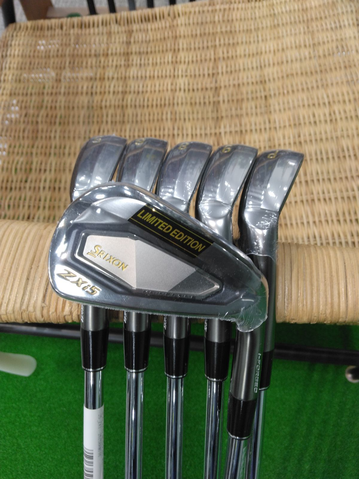 スリクソンZXi5 数量限定ブラックモデル5I~Pw 6本