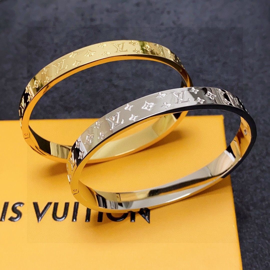 Louis Vuitton ルイヴィトン 黒 レザーブレスレット 調整可能