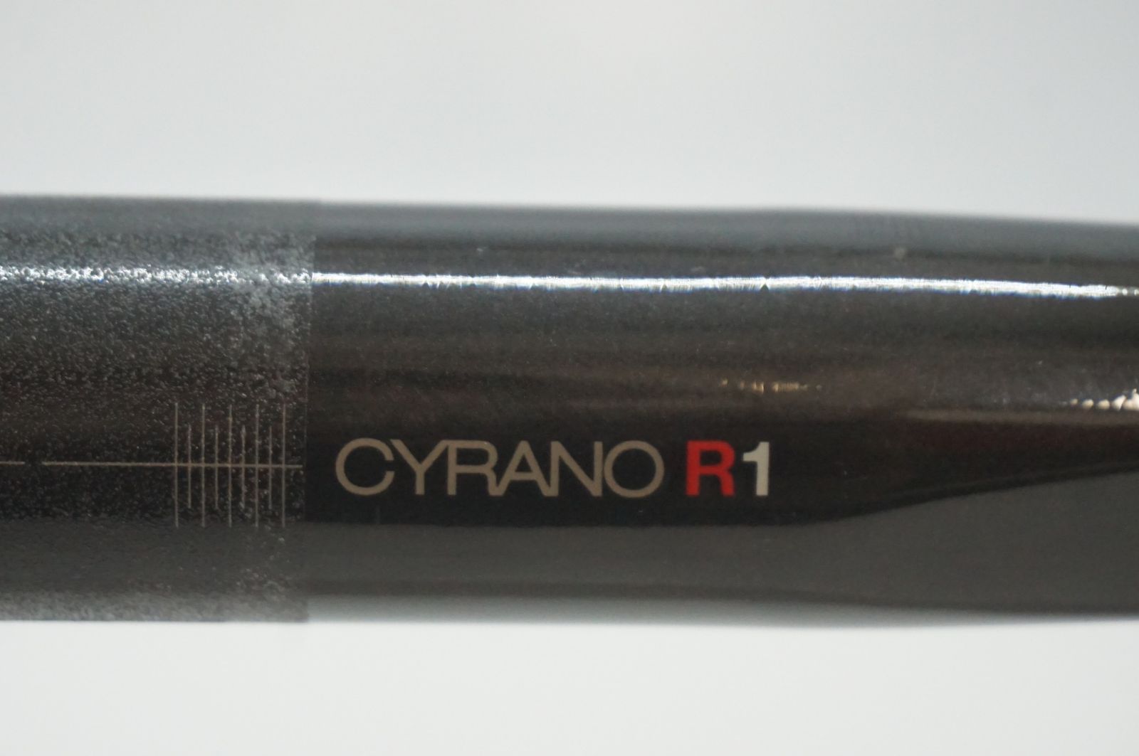 FIZIK 「フィジーク」 CYRANO R1 SNAKE φ31.8 420mm ハンドル