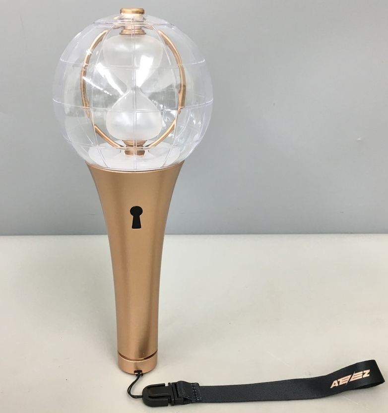 ATEEZ ペンライト　アチズ Amazon.co.jp: ATEEZ - OFFICIAL LIGHT STICK VER.2 公式 輸入品