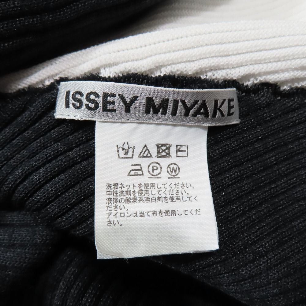 良品 24ss ISSEY MIYAKE イッセイミヤケ AERATE TOP 変形カットソー プリーツ加工 ノースリーブ IM41KN812 SIZE2 ブラック ホワイト レディース 古着 中古 USED 良品 24ss ISSEY MIYAKE イッセイミヤケ エアレート AERATE TOP 変形