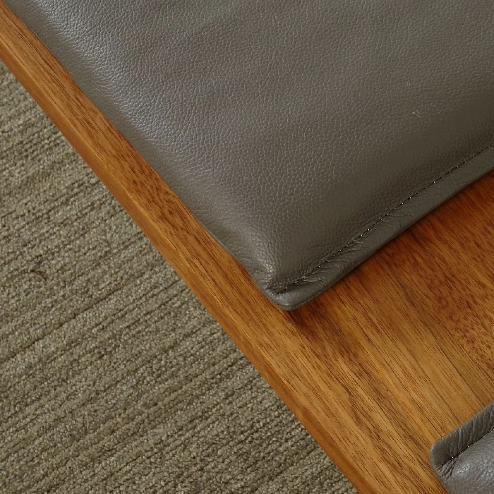 本革シートパッド付き