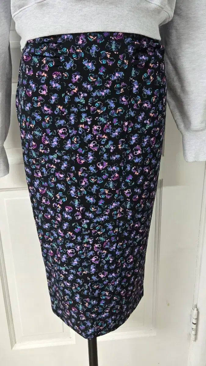 ビーエムバイローラ 花柄スカート