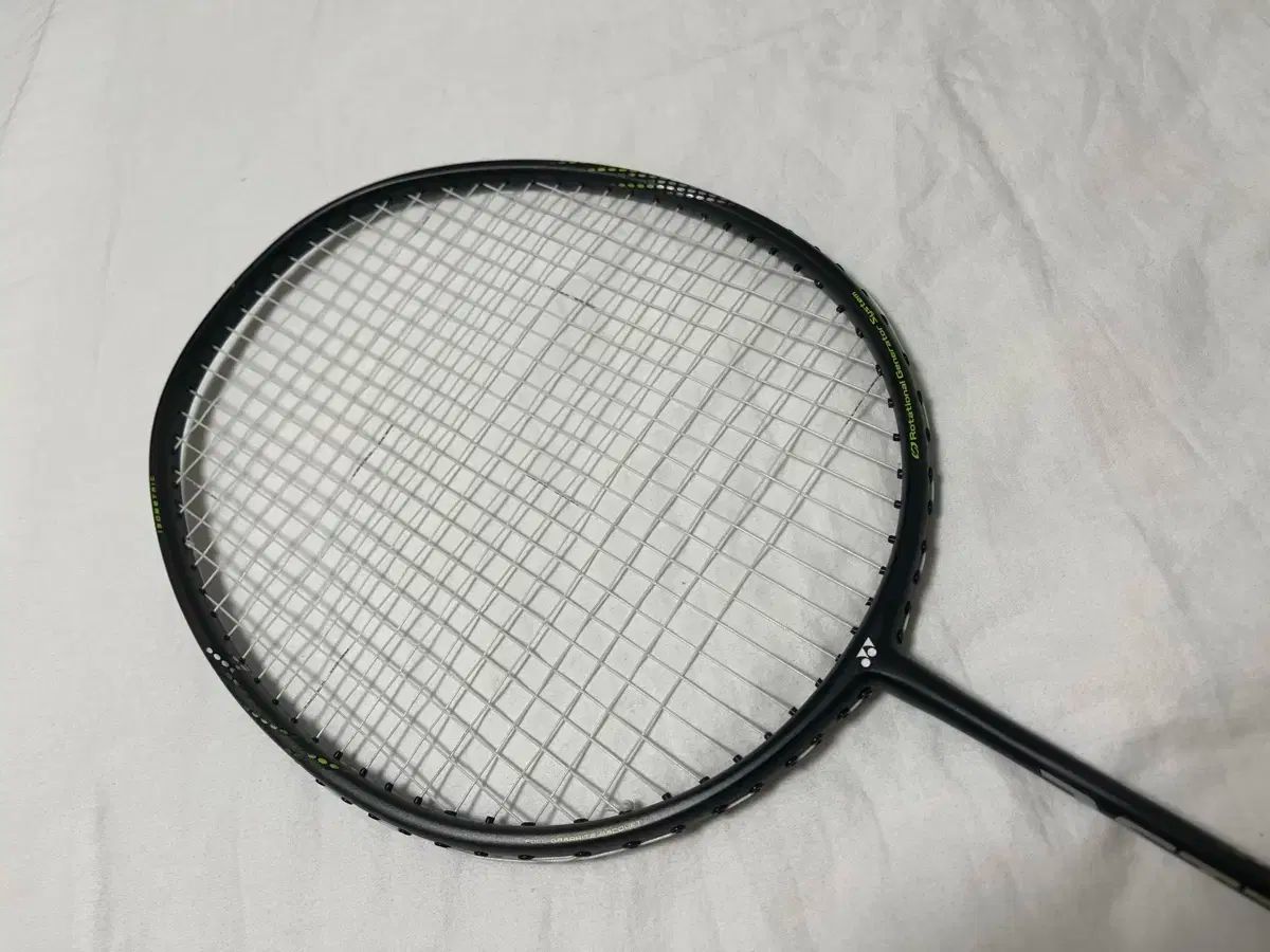 YONEX