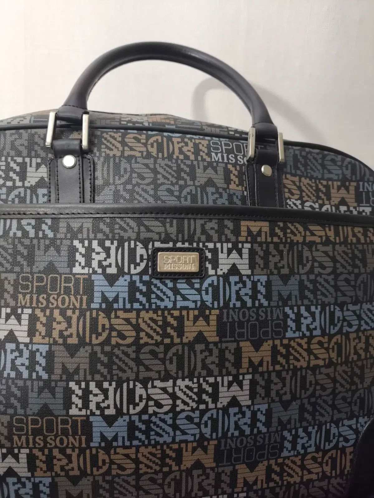 ミッソーニスポーツ ボストンバッグ 荷物