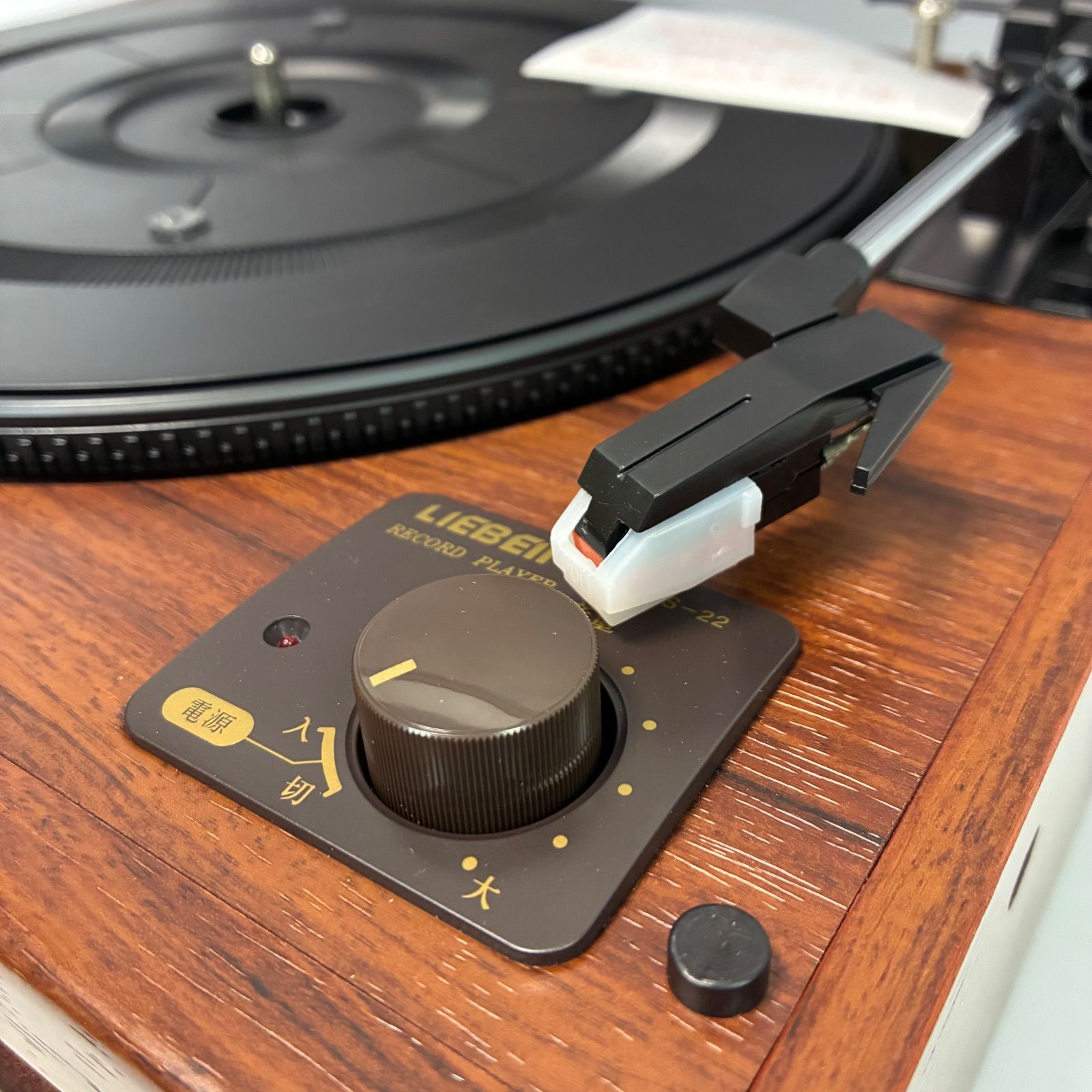 LIEBEINSスピーカー内蔵レコードプレーヤー LIEBEINS LS‑22 美品 動作OK スピーカー内蔵 卓上 レコード