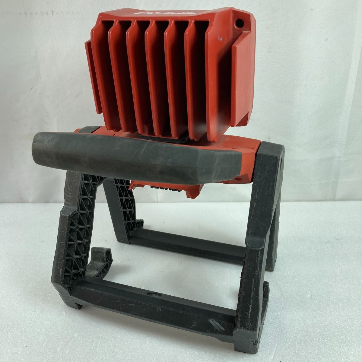 Hilti ヒルティ 22V 充電式LEDライト 充電式エリアライト 本体 Hilti ヒルティ 22V 充電式LEDライト 充電式エリアライト 本体