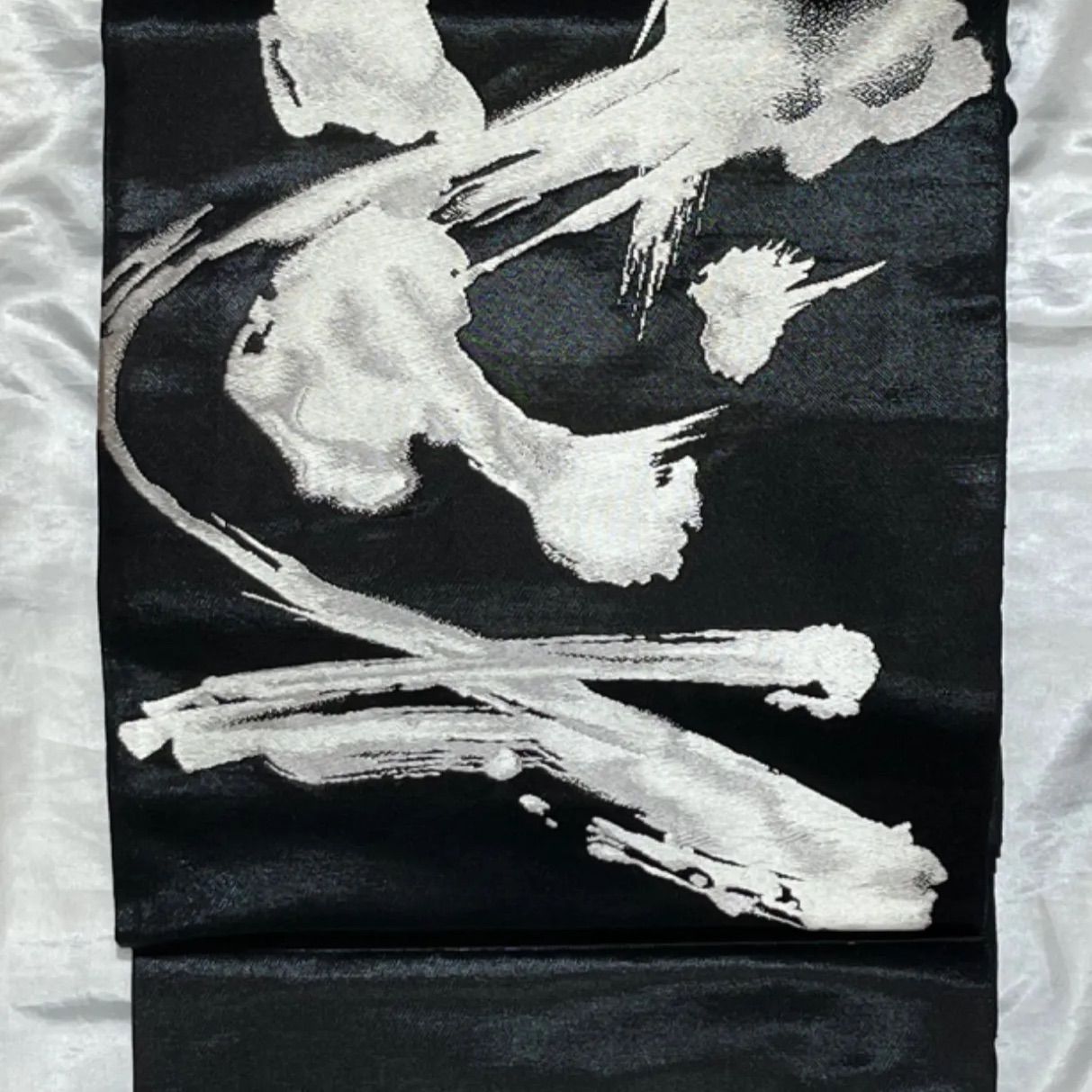 豪華絢爛綺麗美品長さ434cm黒地白刺繍正絹六通袋帯 - メルカリ