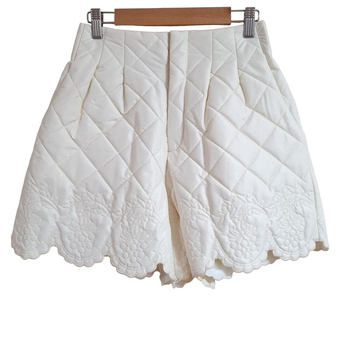 Chesty チェスティ ショートパンツ サイズ1 S レディース - アイボリー 刺繍|キルティング|ウエストゴム