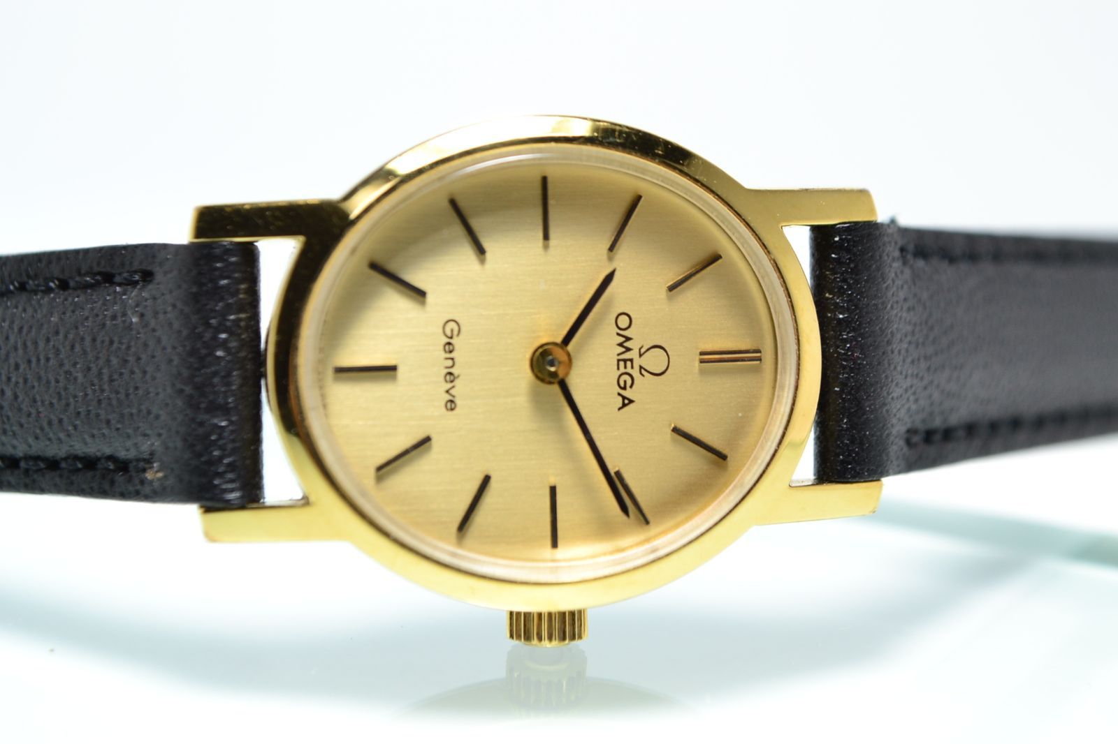 OMEGA　ビンテージ　ジュネーブ　ゴールド　純正風防　手巻きメンズ腕時計　稼働 OMEGA ヴィンテージ GENEVE ジュネーブ Ω20 刻印ケース レディース