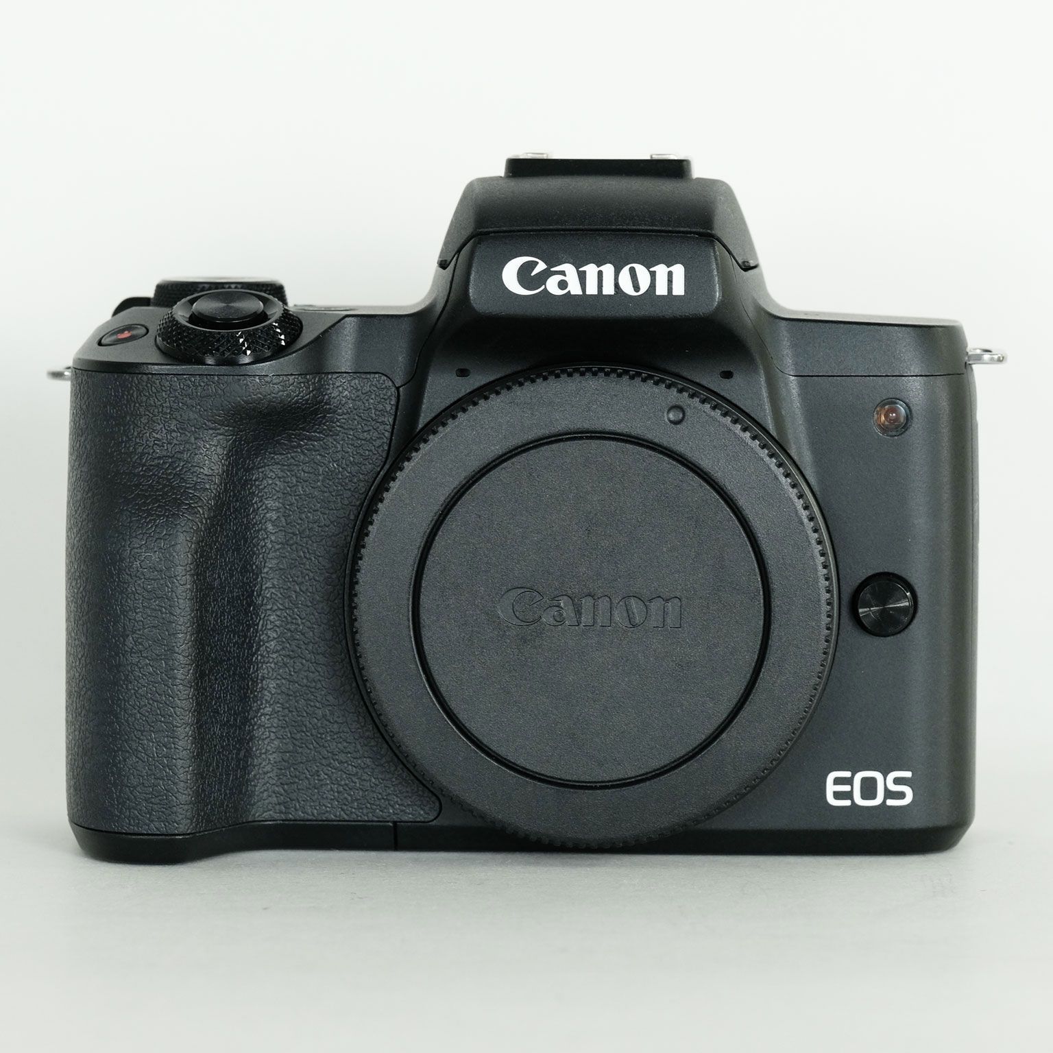 美品 Canon EOS Kiss M2 ミラーレス EFマウントアダプタ付 美品 Canon EOS Kiss M2 ミラーレス EFマウントアダプタ付