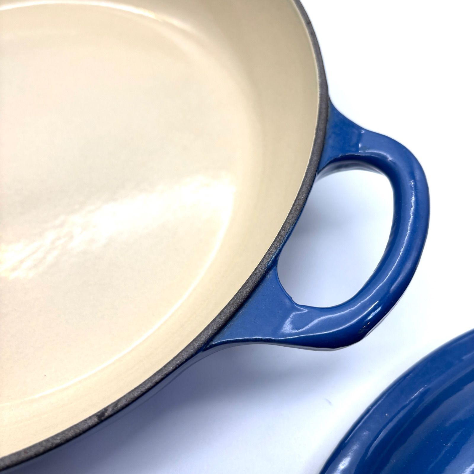 ル・クルーゼ　両手平鍋２６cm LE CREUSET ル・クルーゼ 両手平鍋 蓋つき26cm ネイビー - メルカリ