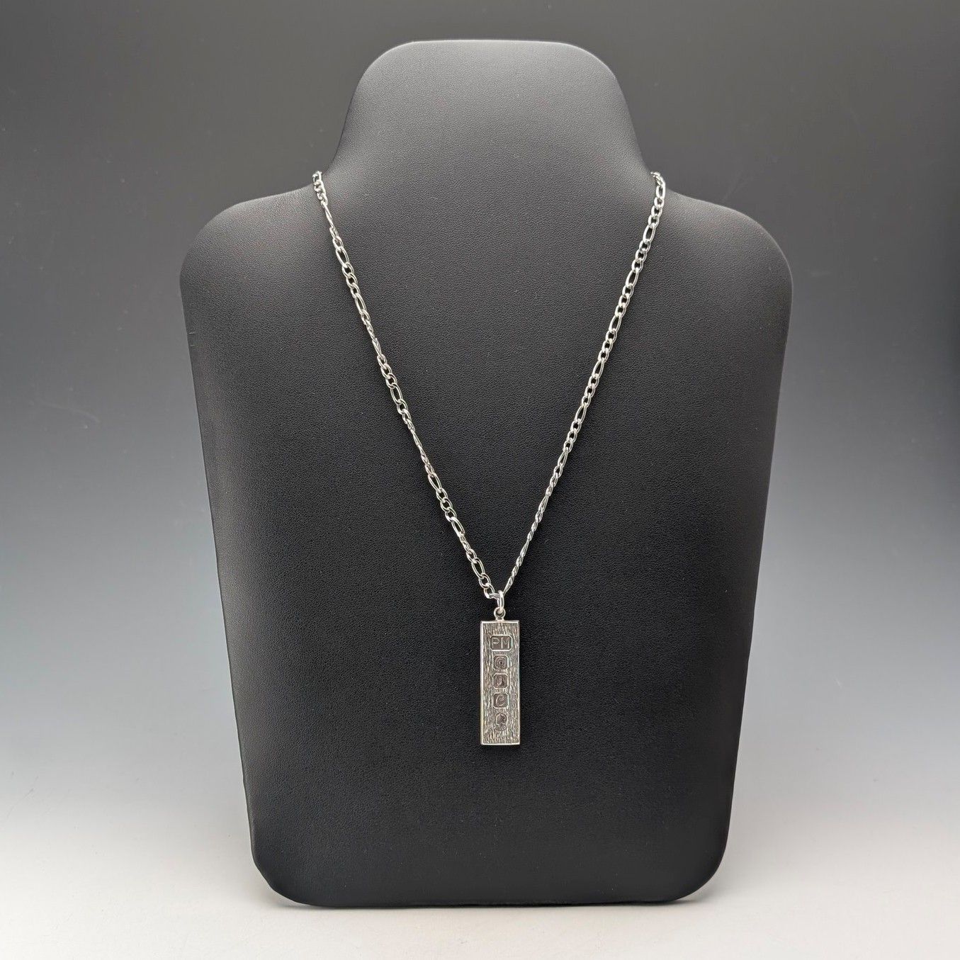 1977 Britannia Silver Jubilee In Pendant 14G With Necklace