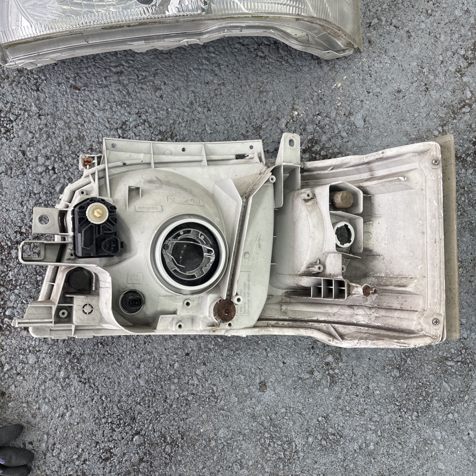 ハイエース 純正ヘッドライト