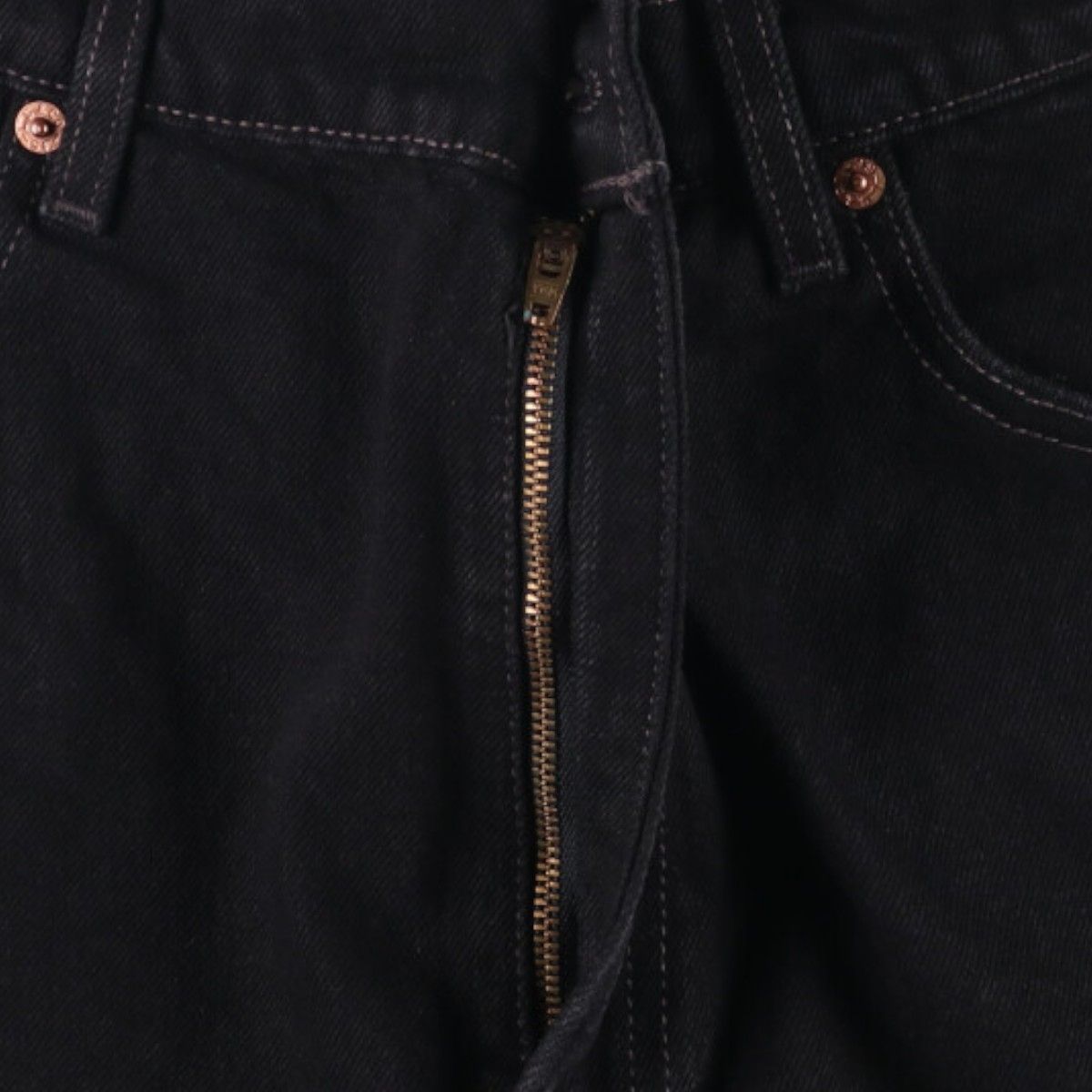 テーパードデニムパンツ