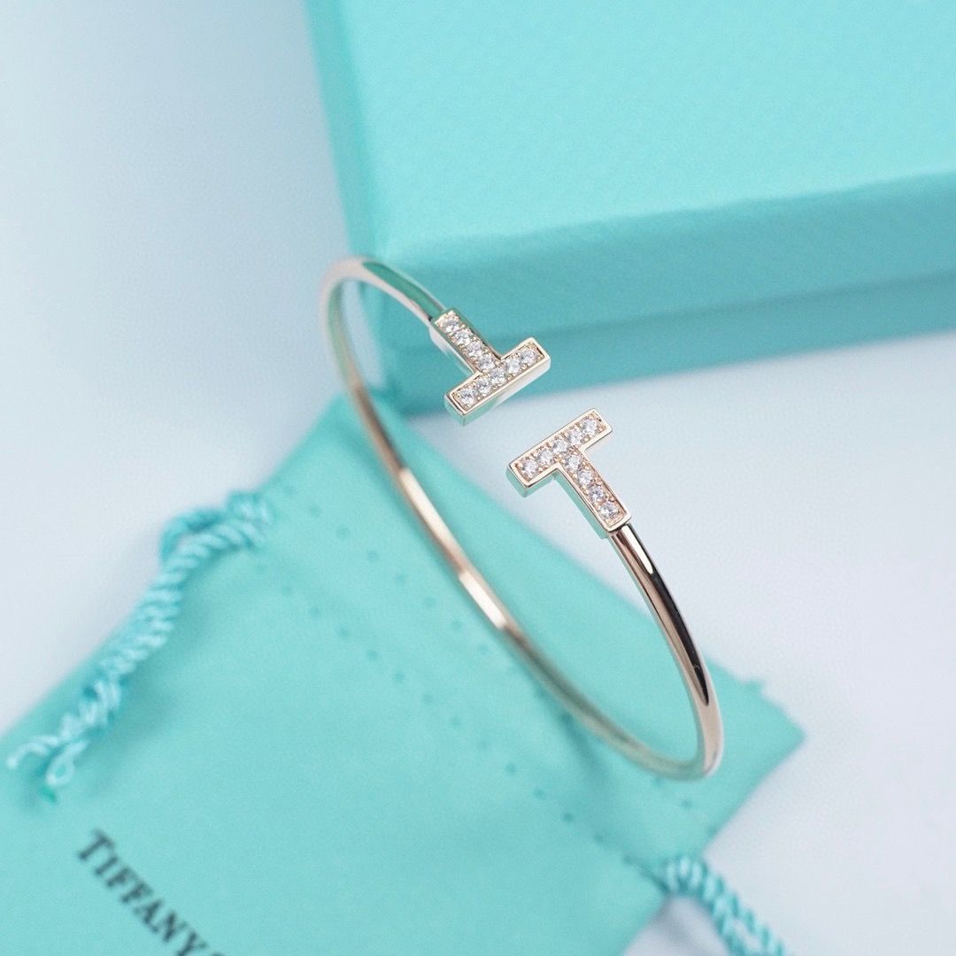 極美品！ティファニー/Tiffany&Co ブレスレット 大人気 T ナロータイプ ワイヤーブレスレット ゴールド バングル レディース☆ 新品未使用  - メルカリ