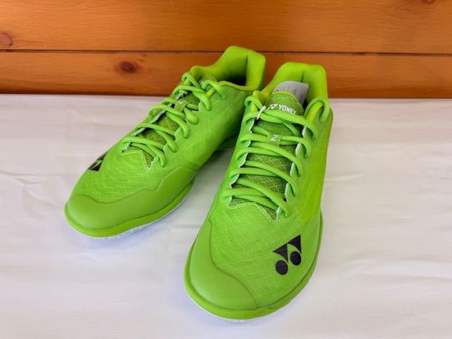 YONEX