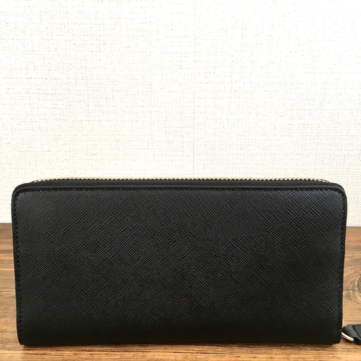 106 送料込み！ 未使用品 Vivienne Westwood ジップウォレット  