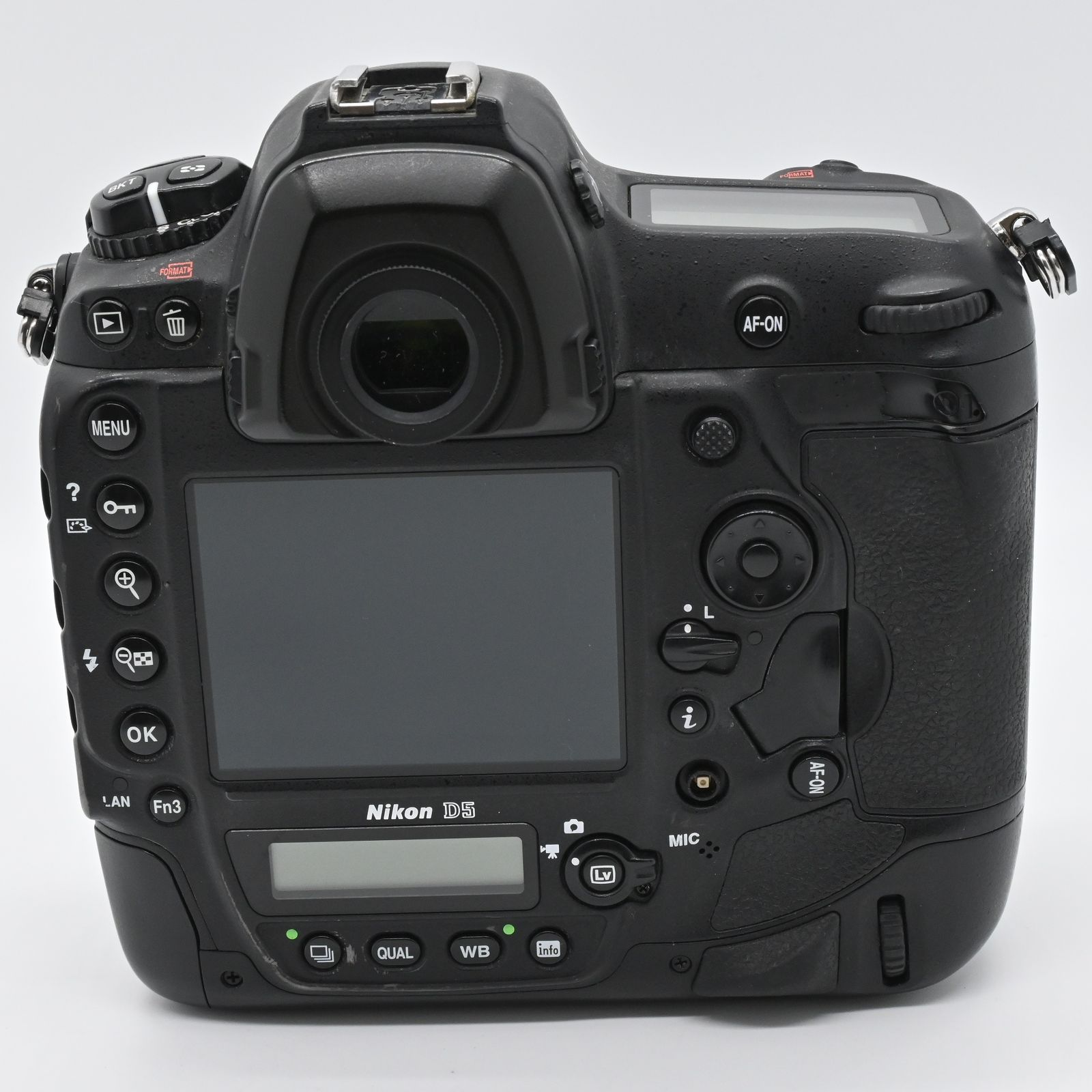 【Nikon】D5（CF-Type）26,395枚(ショット数) Nikon D5 ボディ CF-Type ショット数 345595回 現状渡し