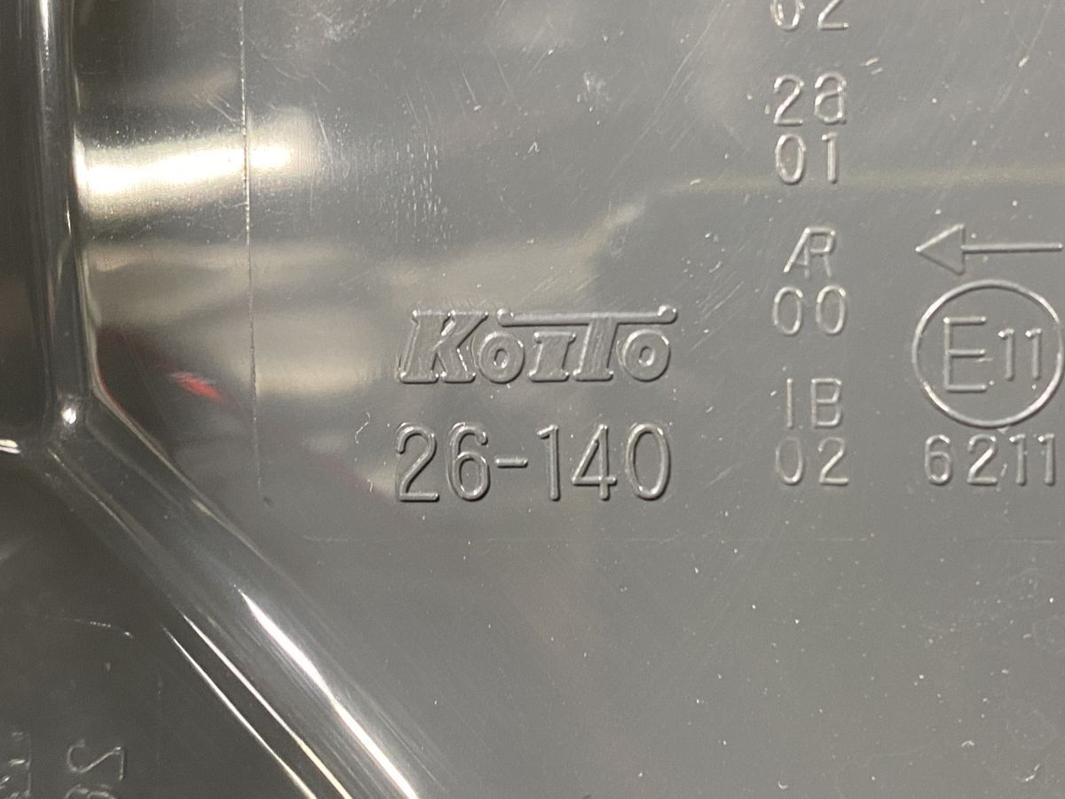 左テールランプ 81561-26443