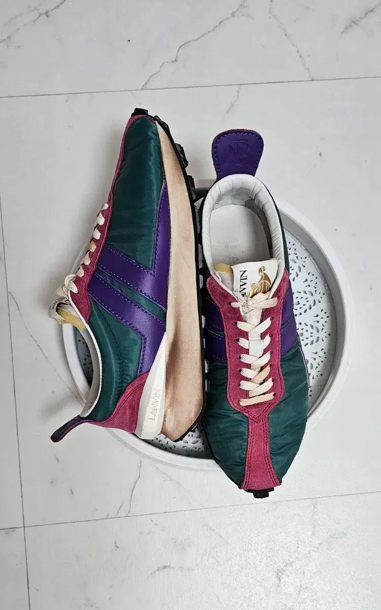 【雷市場（ポンジャン）商品韓国直送】LANVIN(ラバン) SSENSE 排他的 グリーン u0026 パープル バンパー スニーカーズ