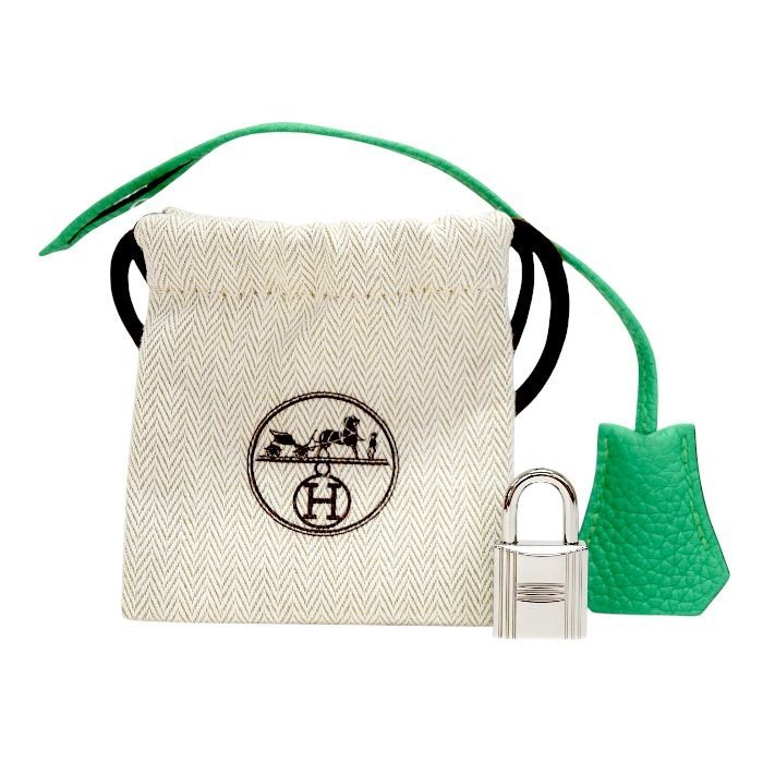 【SAランク】 エルメス HERMES カデナ クロシェット キー×2 トリヨンクレマンス (レザー) SV金具 鍵 カギ バッグアクセサリー 付属品 レディース ヴェールコミック (ライトグリーン) 正規品 極美品 中古 mbm21006 エルメス HERMES カデナ クロシェット キー×2 トリヨンクレマンス