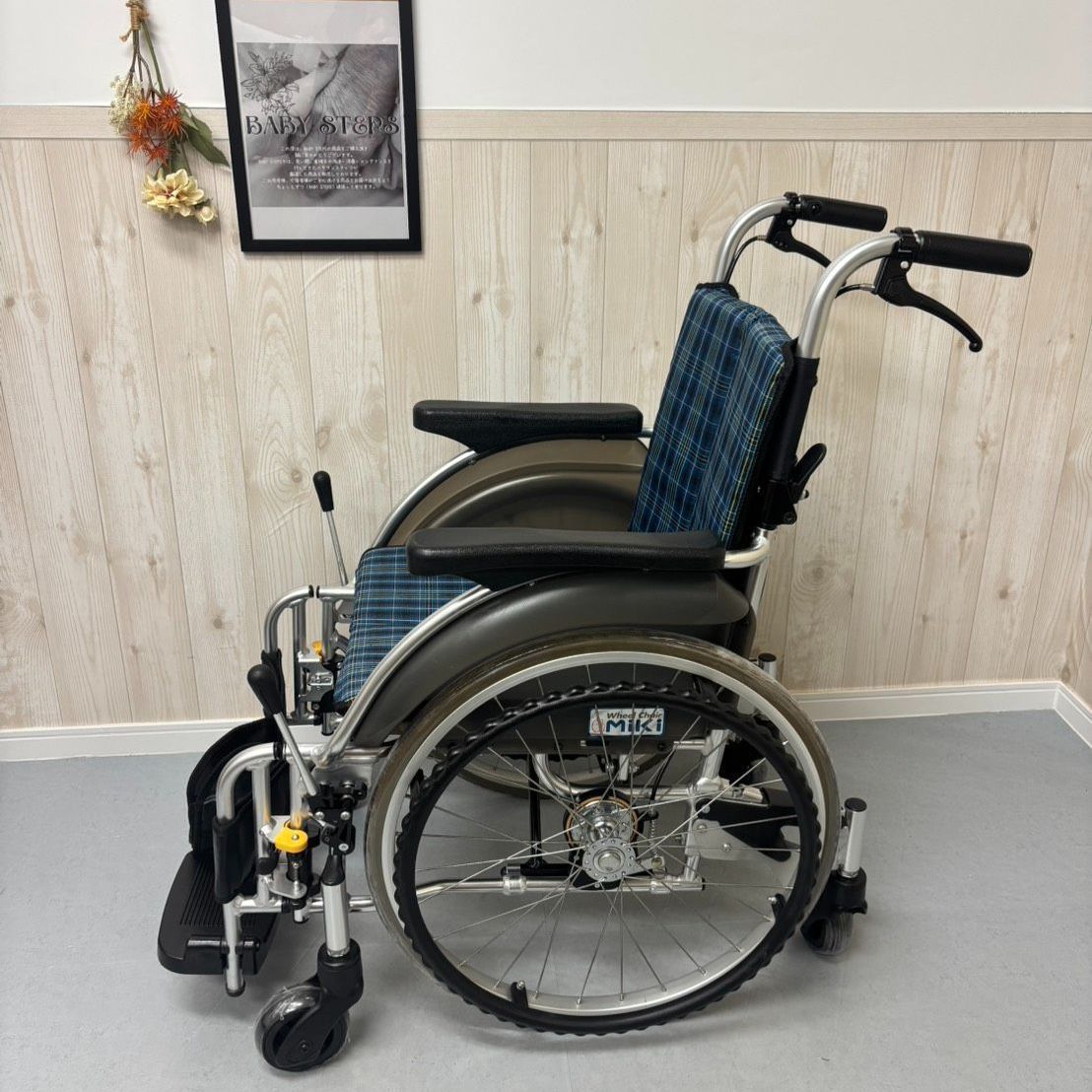 SKT-5 Miki 自走車椅子 コンパクト車椅子 自走式 車椅子 6輪 スキットシリーズ ミキ 介護用品