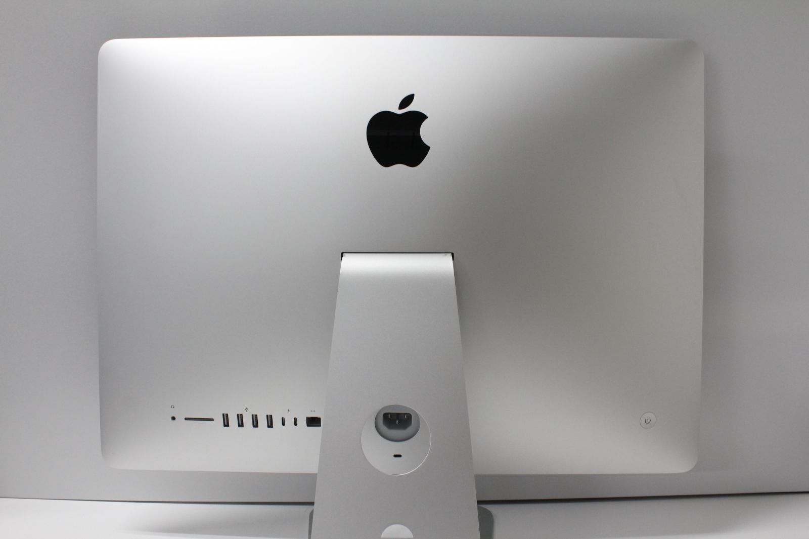 iMac(21.5インチ,2017)HDD1TB/8GB〈MMQA2J/A〉⑥ 【公式通販】 iMac(21.5インチ,2017)HDD1TB/8GB〈MMQA2J/A〉⑥ 【公式通販】