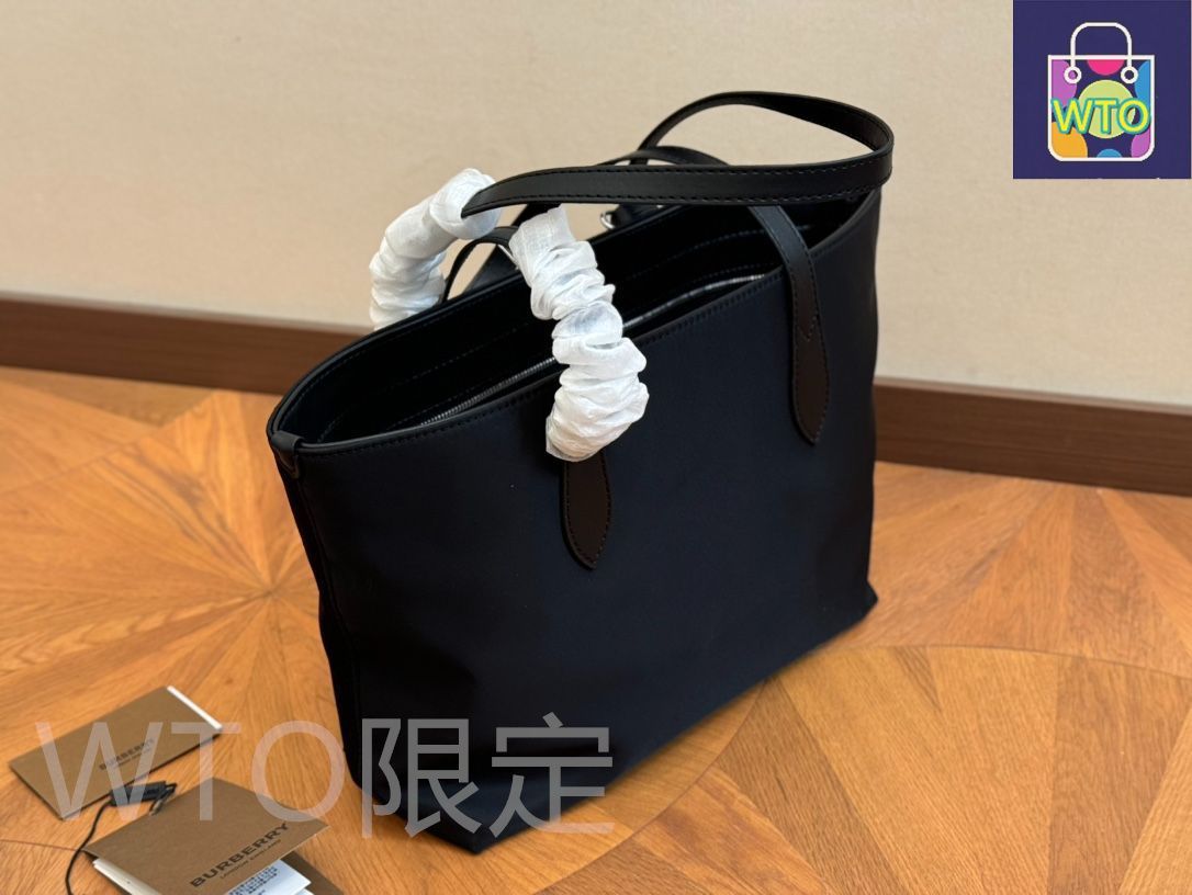バーバリーのショッピングバッグショルダーバッグには、財布