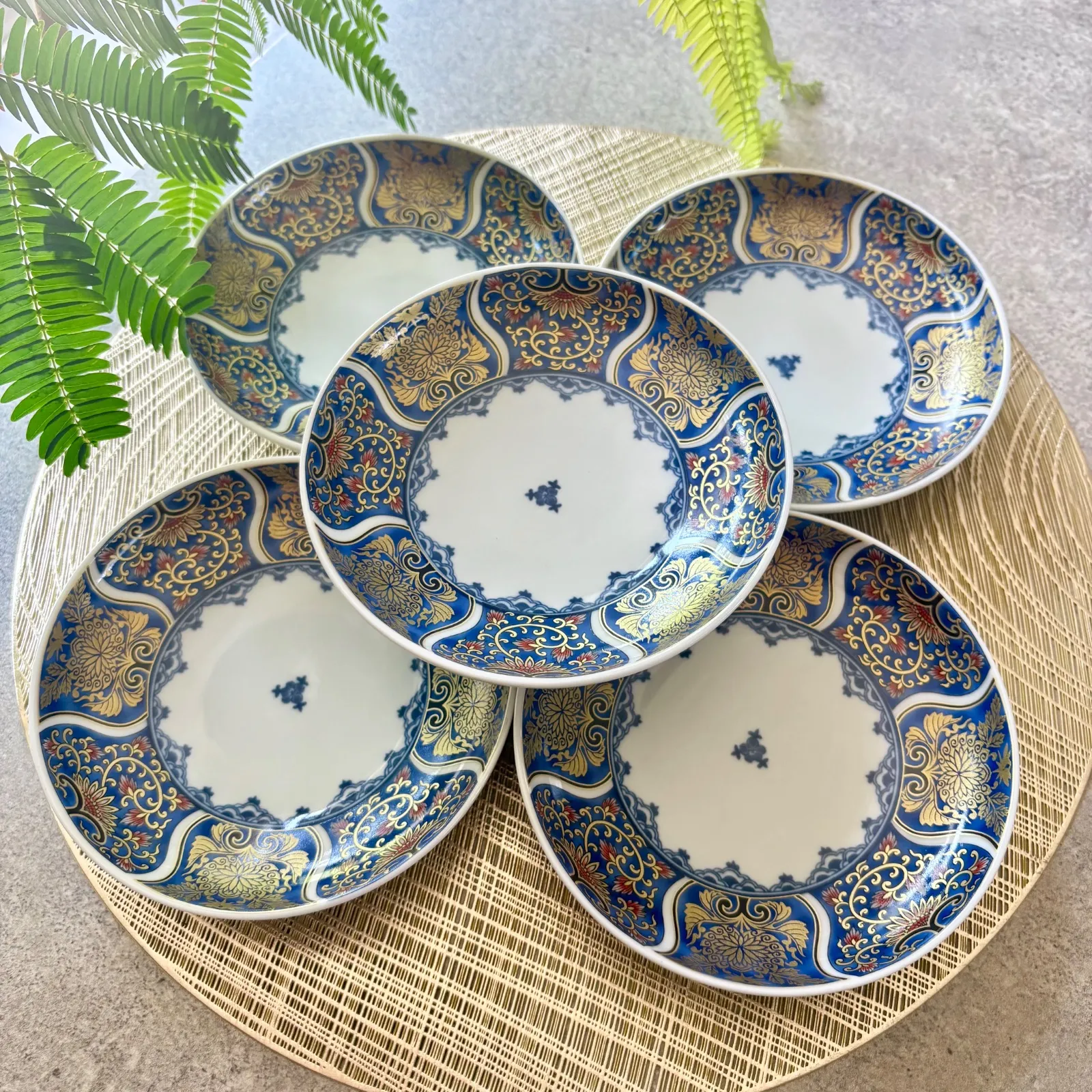 レースハンカチ苺プレート 2枚 皿 食器 メルヘン 赤 青 いちご