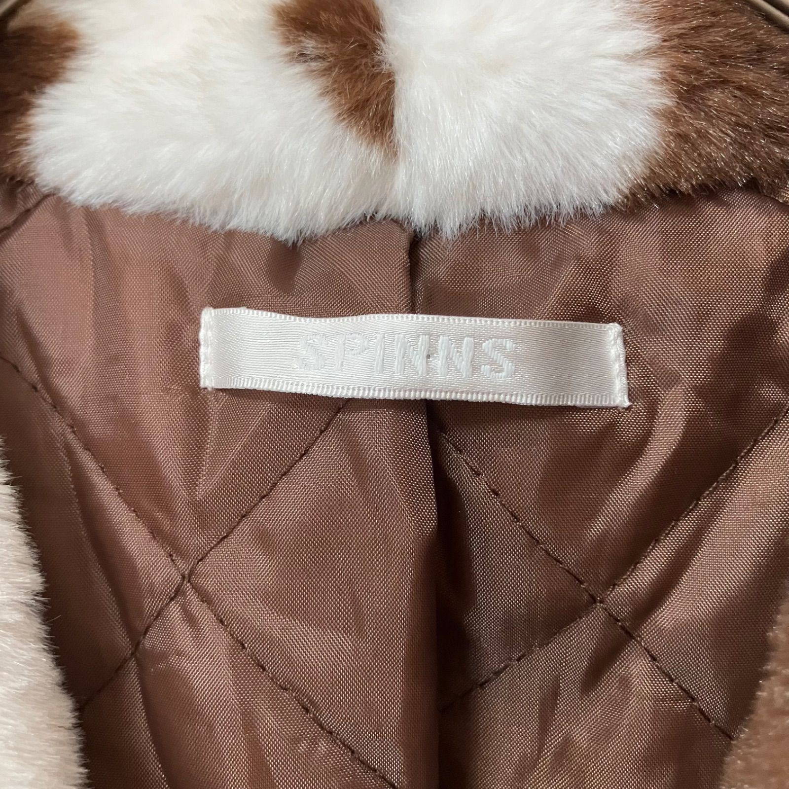 美品】 SPINNS カウ柄 牛柄 デザイン フェイクファーコート ジャケット