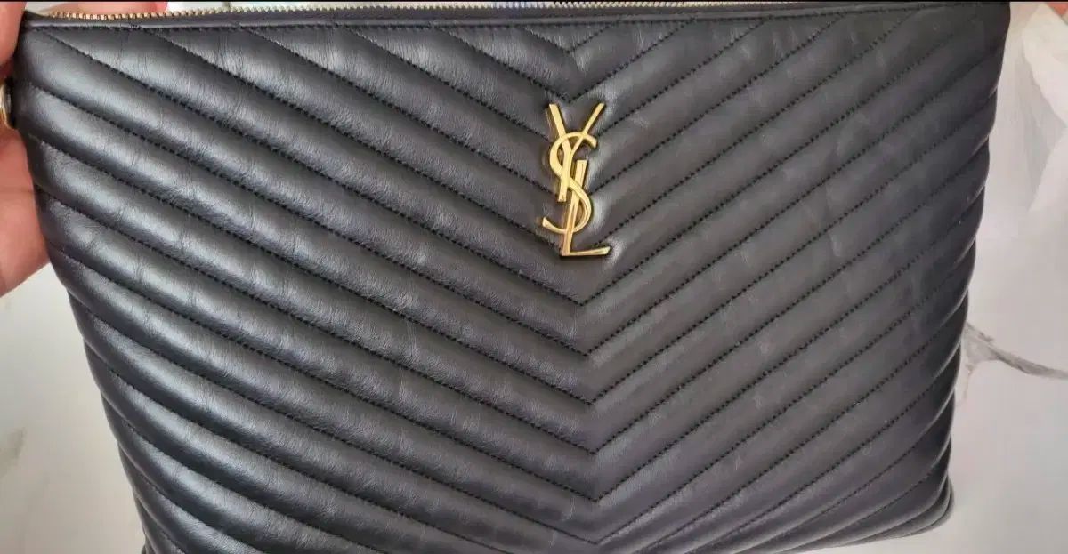 YVES SAINT LAURENT イヴ サンローラン クラッチ