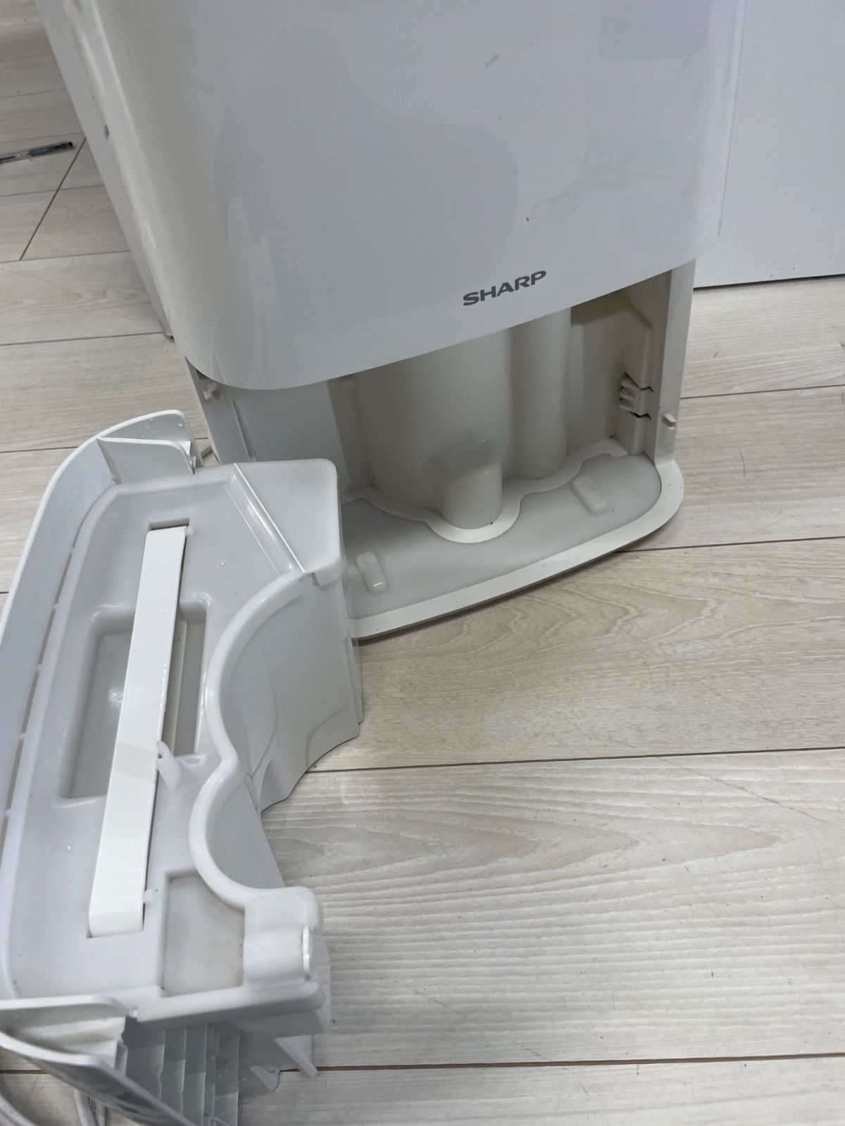 シャープ 衣類乾燥除湿機 CV-G71-W コンプレッサー式 - メルカリ