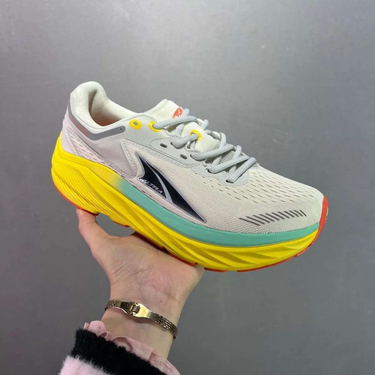 Altra アルトラ VIA Olympus ヴィア オリンパス メンズ スニーカー グレー×イエロー クッション性 抜群 通気性 おしゃれ カジュアル ランニング