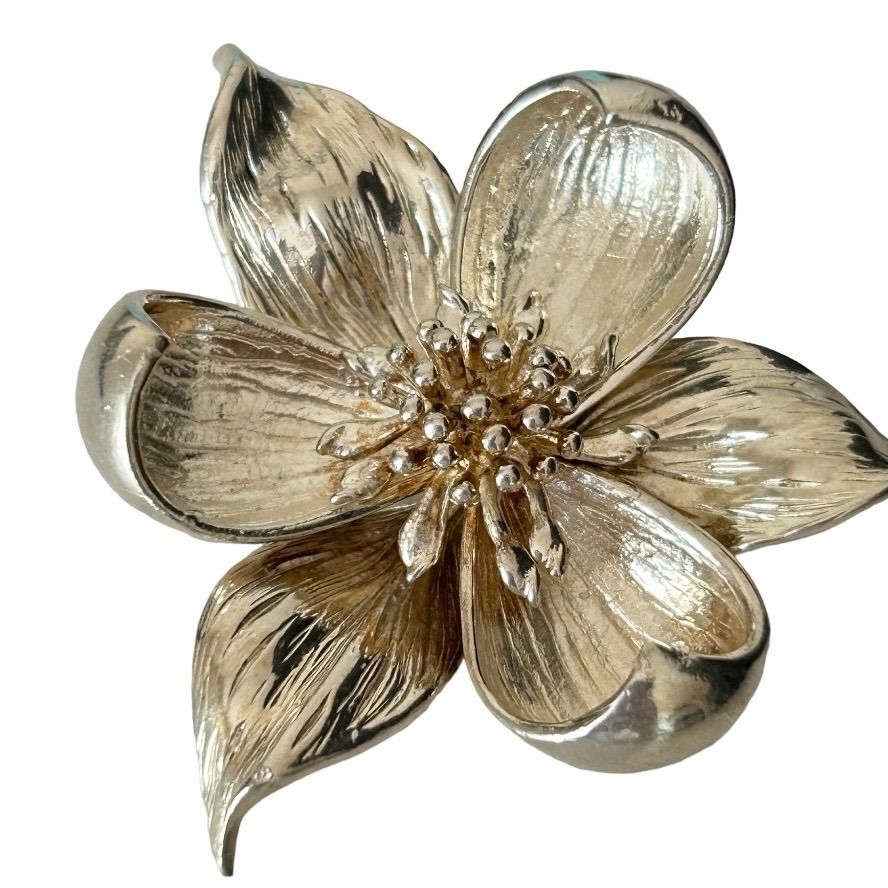 Tiffany&Co. ティファニー ドッグウッド フラワー 花 ブローチ Tiffany & Co 14K Gold Triple Dogwood Flower Pin Brooch 12.8
