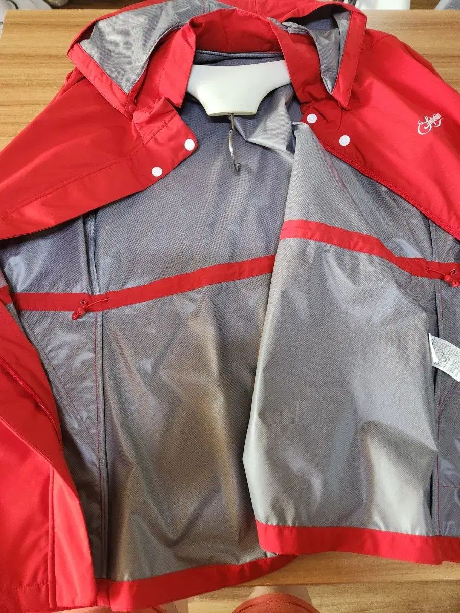 レディース ウィンドブレーカー