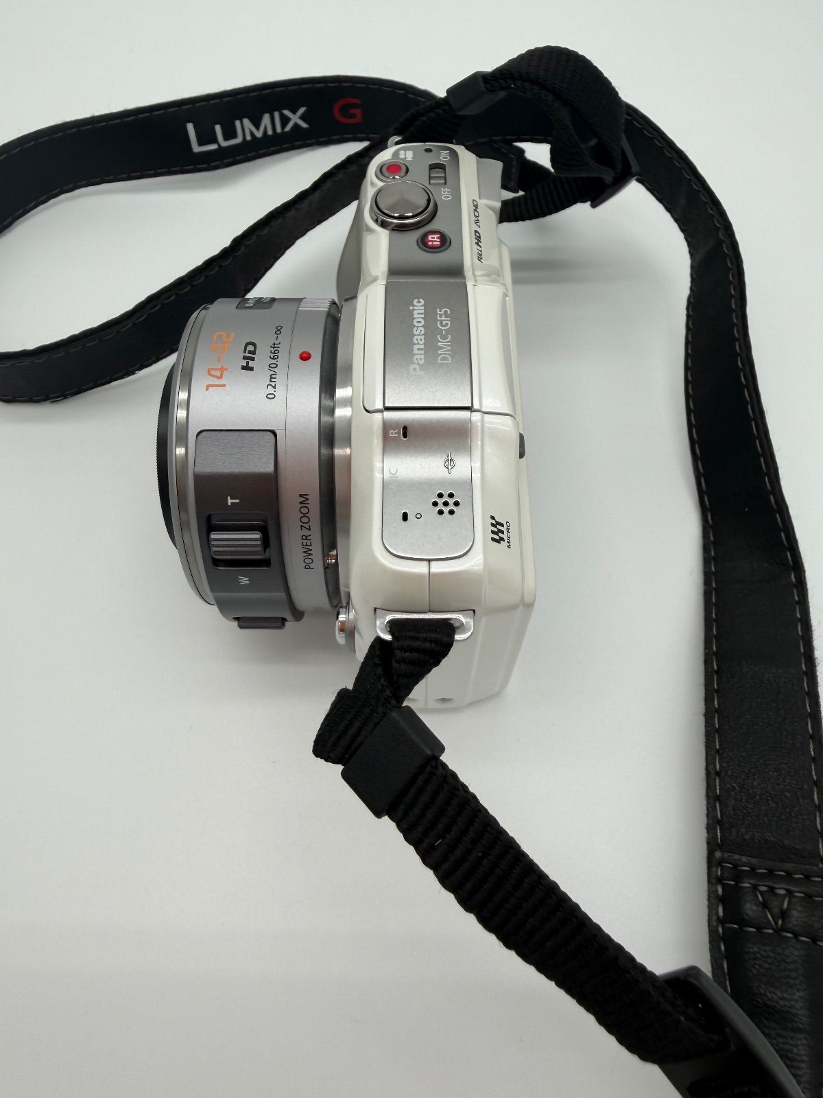 大特価人気商品が入荷中！ Panasonic LUMIX GF5 ホワイト レンズ レンズカバー カメラポーチ付き 期間限定で送料無料。