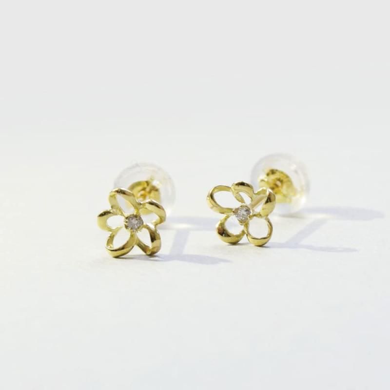 四葉のクローバー] 18金 ピアス 18k K18 ダイヤ ピアス お花