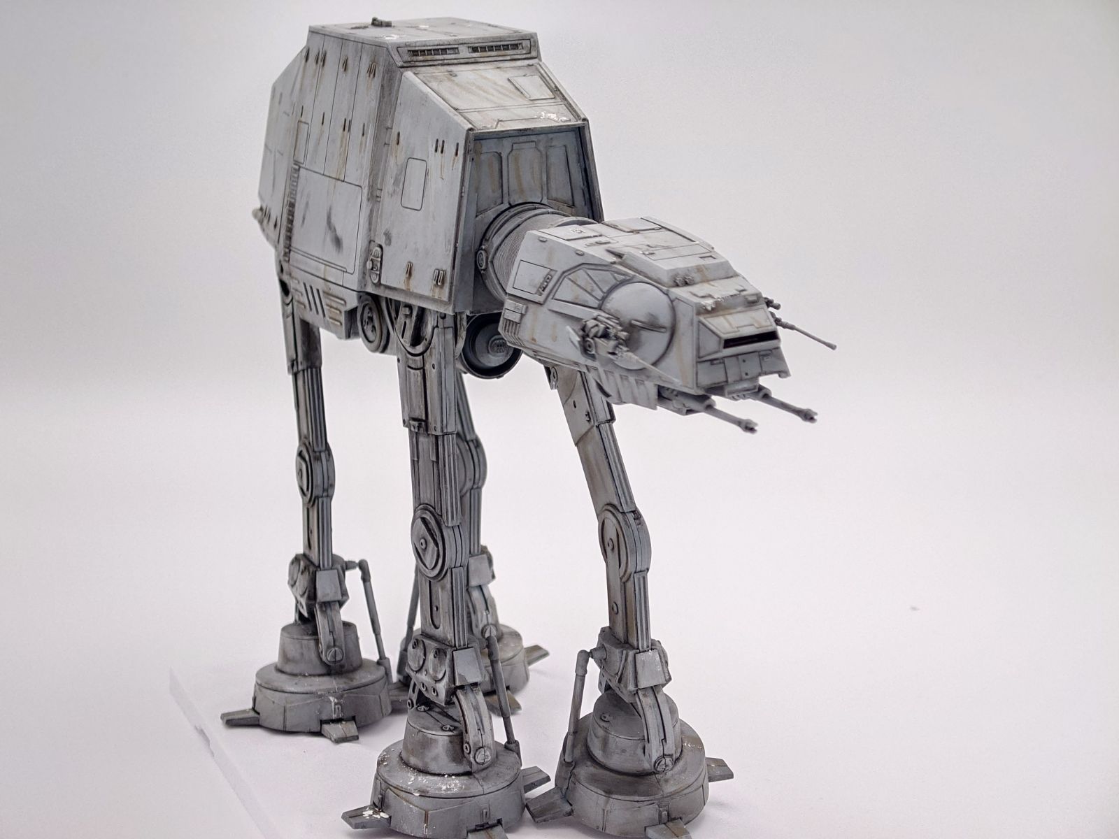 スターウォーズ AT-AT プラモデル 塗装完成品 バンダイ 1/144 - メルカリ