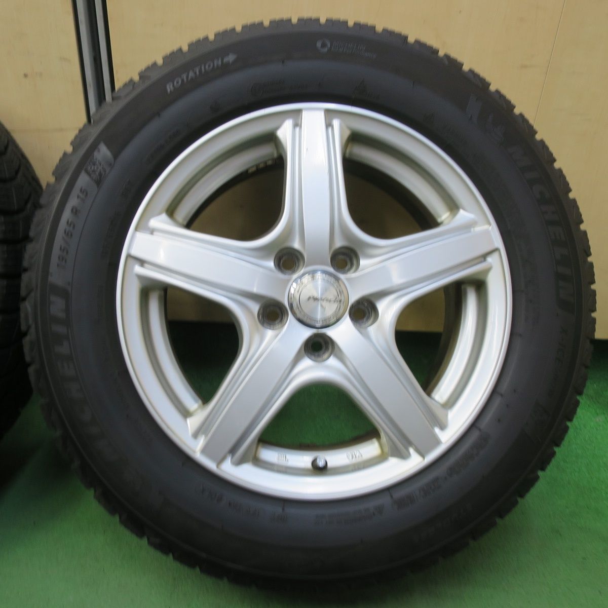 バリ溝 23年 9分 プリウス 等 195 65R15 スタッドレス ミシュラン X-ICE SNOW Plencia プレンシア 15インチ PCD100 5H 5100712イス FFCRYSTALESIA_COM