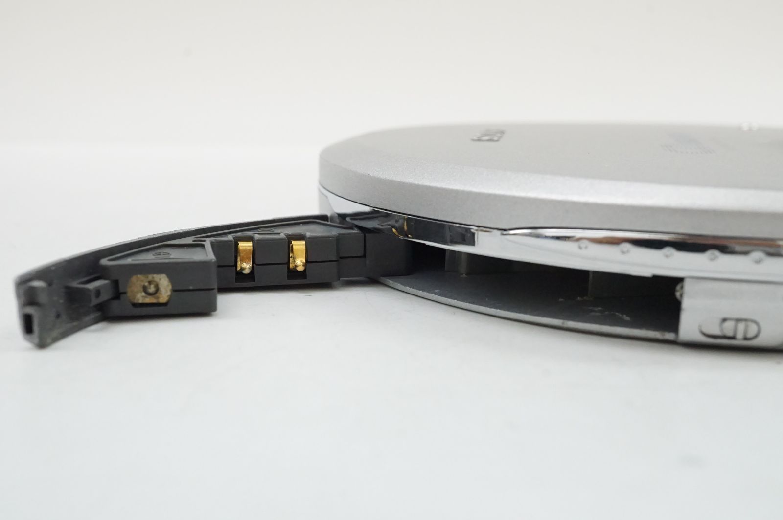 ポータブルCDプレーヤー