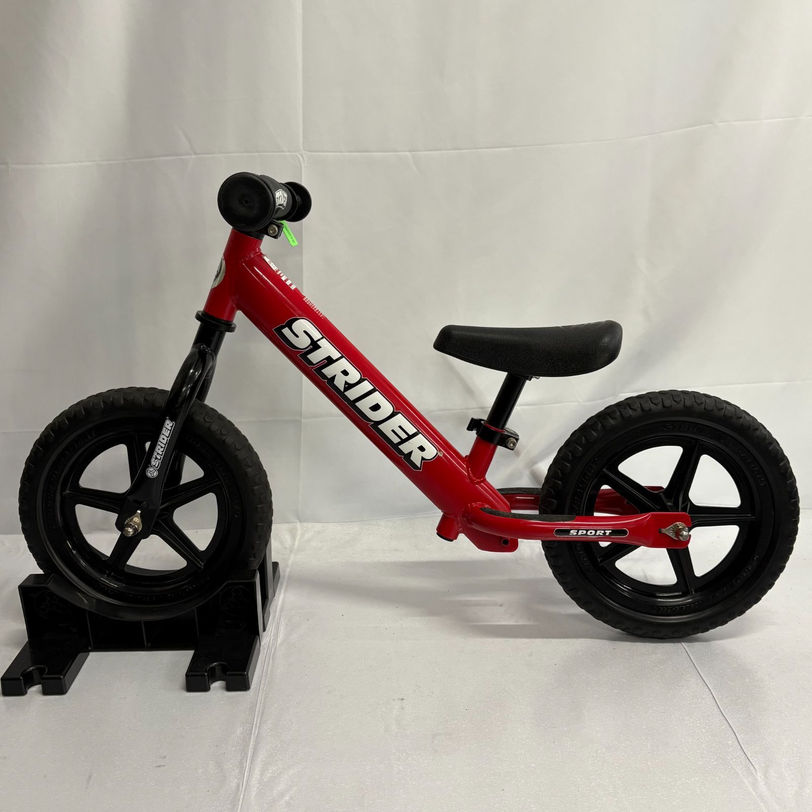 大人気カラー STRIDER 12 SPORT ストライダー スポーツ バランスバイク
