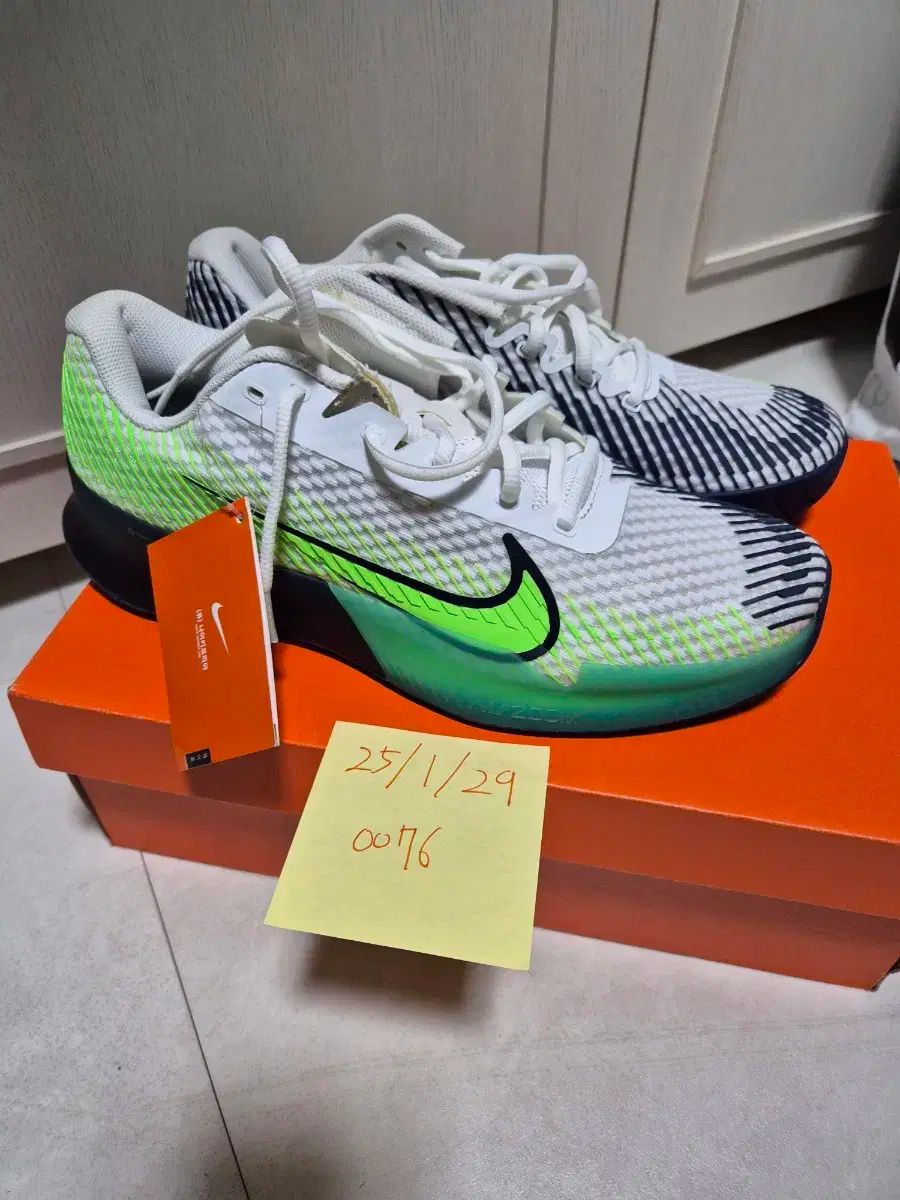 Nike メンズ テニスシューズ NIKEメンズ ズーム FQ7725-002